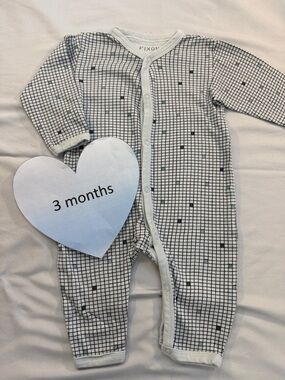 Fixoni - long sleeve footless Organic sleeper/romper/jumpsuit. Size 3 months